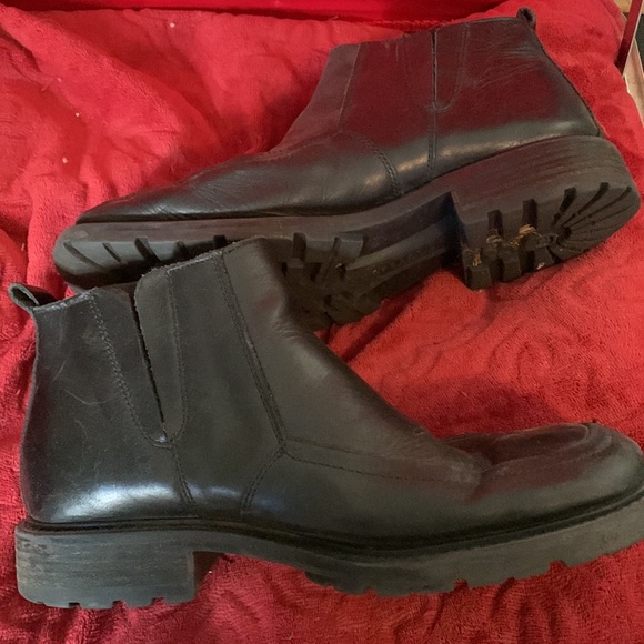 Kenneth Cole Reaction Mens boots. Used size 8.5. Great condition - Picture 3 of 4
